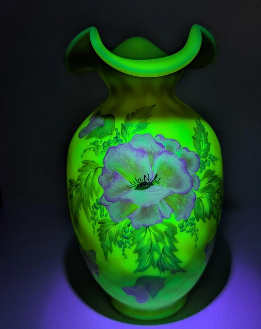 Fenton Burmese Diamond Optic Centennial Collection Vase Glows 10
